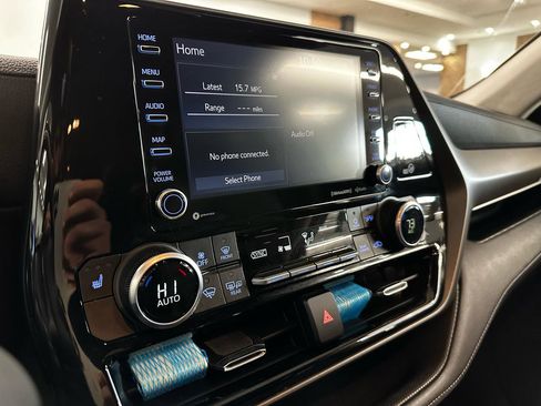 Used 2021 Toyota Highlander XLE image 24