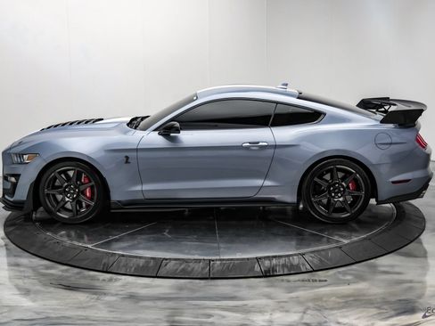 Used 2022 Ford Mustang Shelby GT500 w/ Carbon Fiber Track Pack RWD image 8