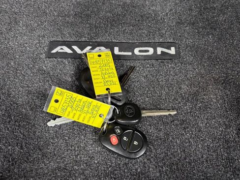 Used 2005 Toyota Avalon XLS image 34