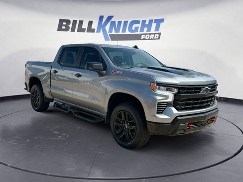 Used 2025 Chevrolet Silverado 1500 LT Trail Boss w/ Convenience Package II AWD/4WD image 7