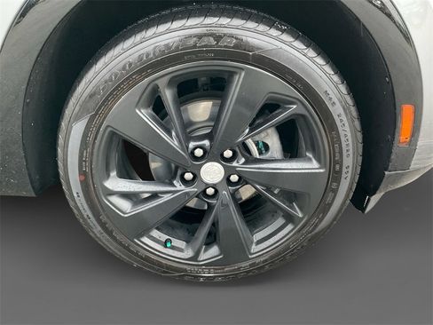 Used 2021 Buick Envision Essence w/ Sport Touring Package image 15