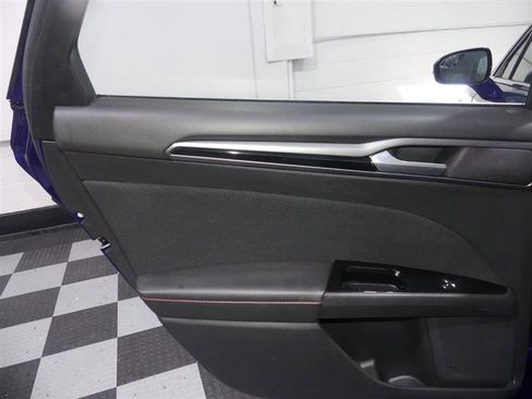 Used 2016 Ford Fusion SE image 24