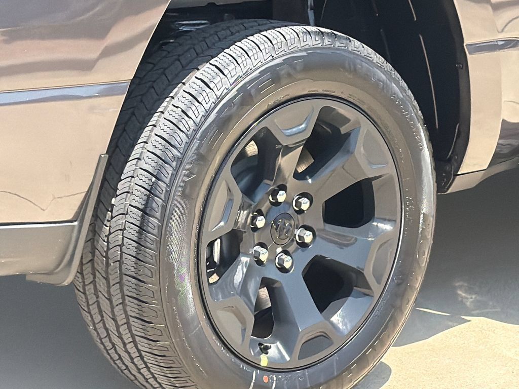 New 2026 RAM 1500 Express AWD/4WD image 8