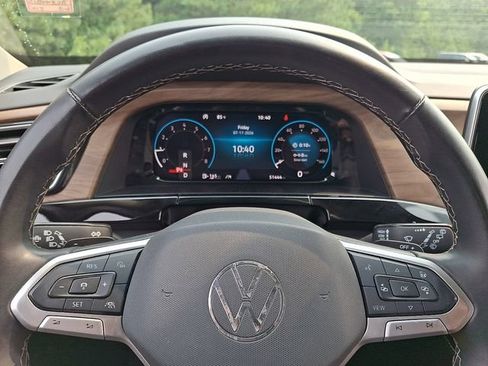 Used 2024 Volkswagen Atlas SE AWD/4WD image 19