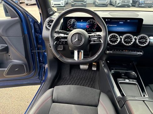 Used 2025 Mercedes-Benz GLB 250 4MATIC image 12