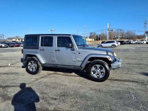 Used 2018 Jeep Wrangler Unlimited Sahara image 9