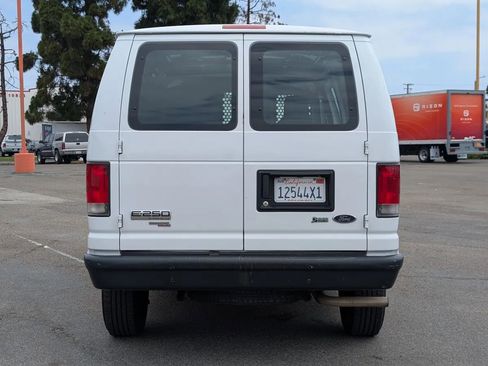 Used 2014 Ford E-250 and Econoline 250 w/ Power Group RWD image 2