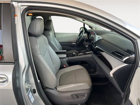 Used 2021 Toyota Sienna XLE w/ XLE Plus Package AWD/4WD image 15