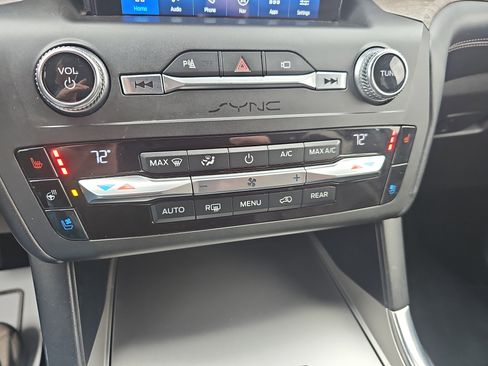 Used 2020 Ford Explorer Platinum w/ Premium Technology Package image 31