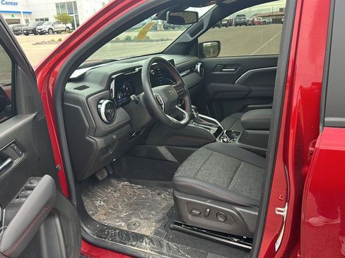 Used 2024 Chevrolet Colorado Z71 w/ Z71 Convenience Package 2 AWD/4WD image 8