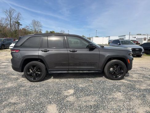 Used 2024 Jeep Grand Cherokee Limited w/ Black Appearance Package image 6