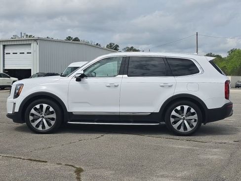 Used 2022 Kia Telluride EX w/ EX Premium Package image 2
