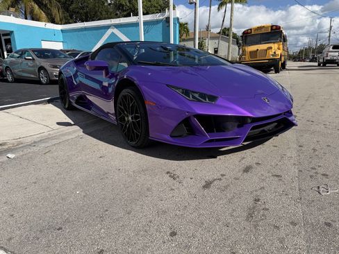 Used 2020 Lamborghini Huracan EVO image 3