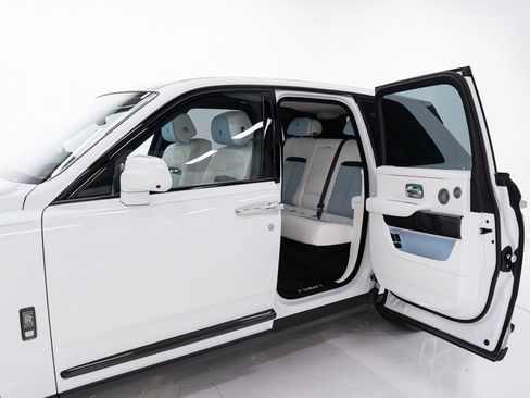 Used 2024 Rolls-Royce Cullinan Black Badge w/ Driver's Package AWD/4WD image 21