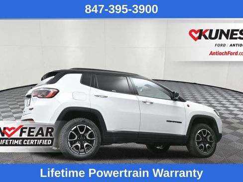 Used 2025 Jeep Compass Trailhawk AWD/4WD image 38