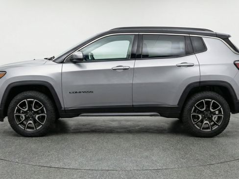 Used 2025 Jeep Compass Trailhawk AWD/4WD image 5