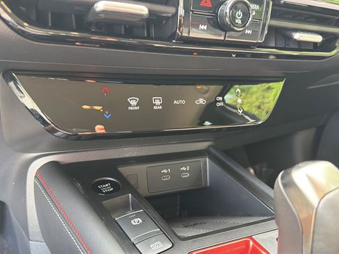 Used 2025 Nissan Kicks SR FWD image 25