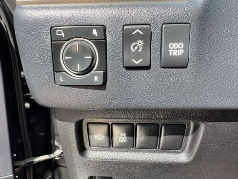 Used 2016 Lexus GX 460 w/ Premium Package AWD/4WD image 27