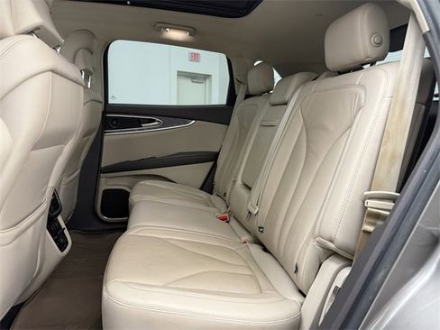 Used 2017 Lincoln MKX Reserve w/ Lincoln MKX Climate Package image 16