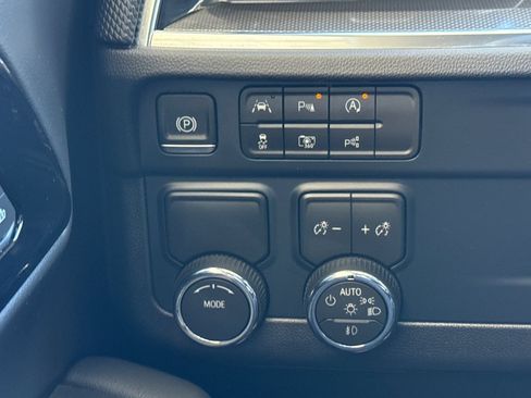 Used 2026 Chevrolet Suburban RST RWD image 41