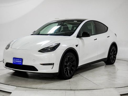 Used 2023 Tesla Model Y Long Range AWD/4WD image 2