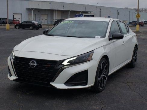 Used 2023 Nissan Altima 2.5 SR image 2