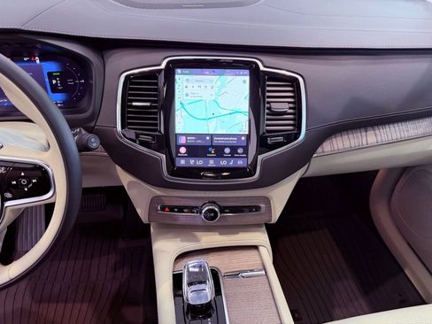 Used 2024 Volvo XC90 T8 Ultimate w/ Lounge Package image 28