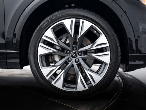 Certified 2024 Audi Q8 Premium Plus image 24