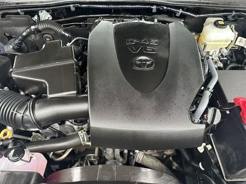 Used 2021 Toyota Tacoma TRD Off-Road w/ TRD Premium Off Road Package image 8