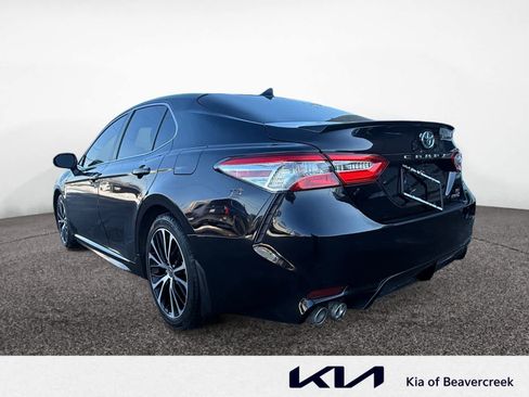 Used 2020 Toyota Camry SE image 3