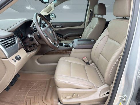 Used 2019 Chevrolet Suburban LT RWD image 5