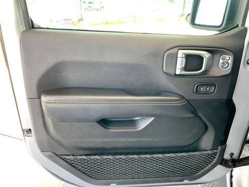 Used 2024 Jeep Wrangler Unlimited Sahara AWD/4WD image 11