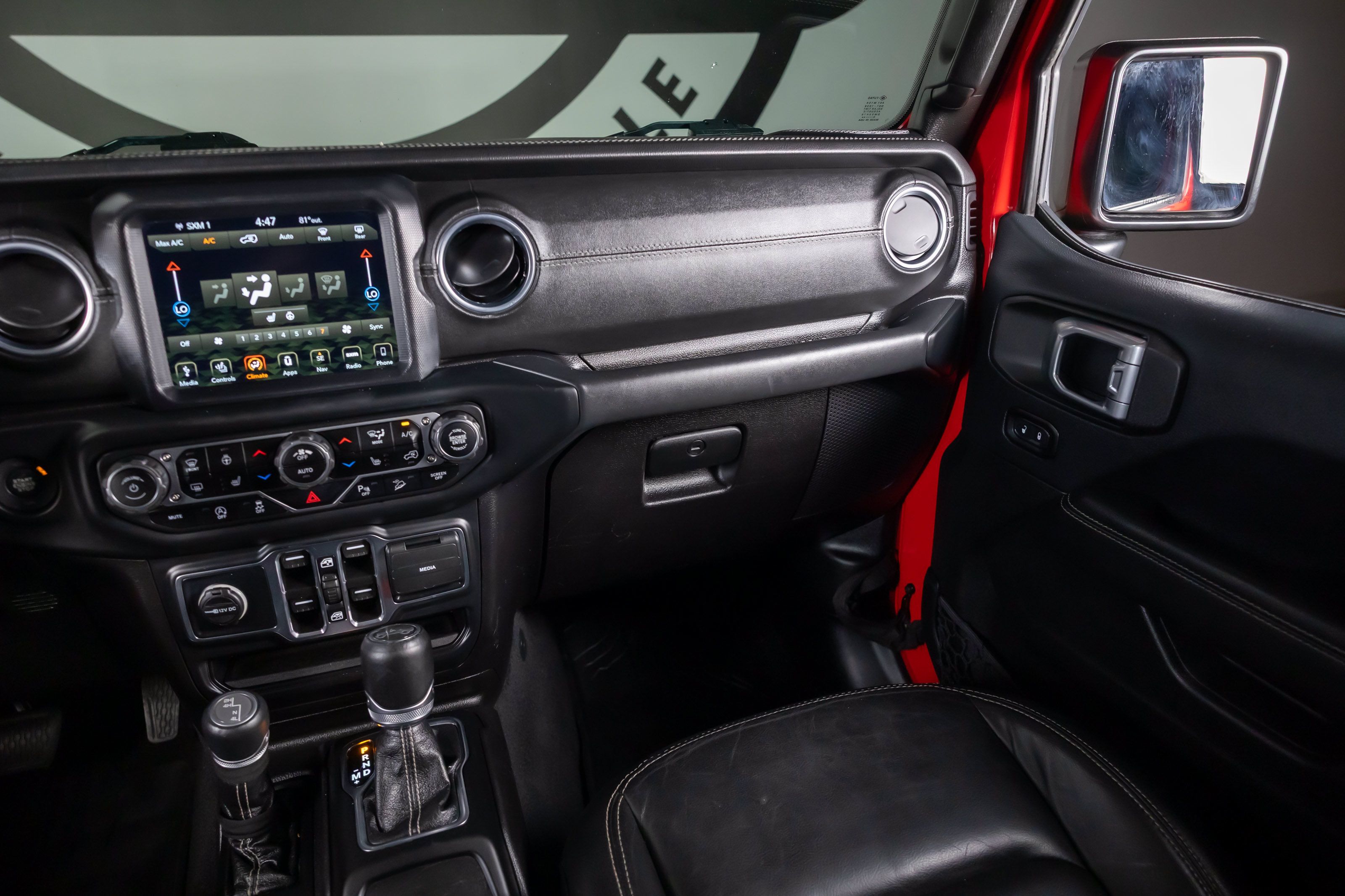 Used 2018 Jeep Wrangler Unlimited Sahara AWD/4WD image 8