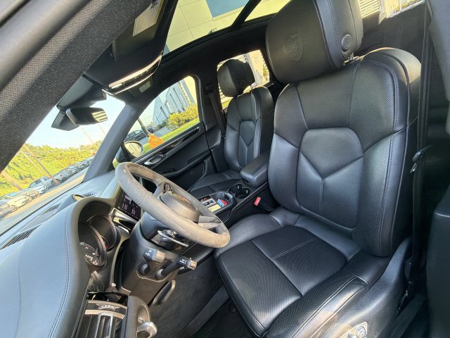 Used 2023 Porsche Macan Turbo AWD/4WD image 15