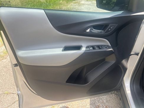 Used 2021 Chevrolet Equinox LS FWD image 7