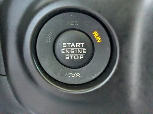 Used 2018 Jeep Wrangler Unlimited Sahara AWD/4WD image 27