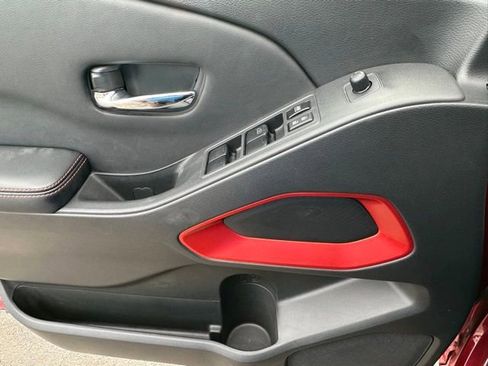 Used 2025 Nissan Frontier PRO-4X image 7