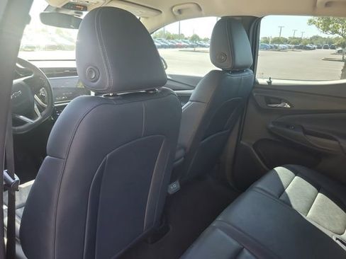 Used 2022 Chevrolet Bolt EUV LT w/ Convenience Package FWD image 13