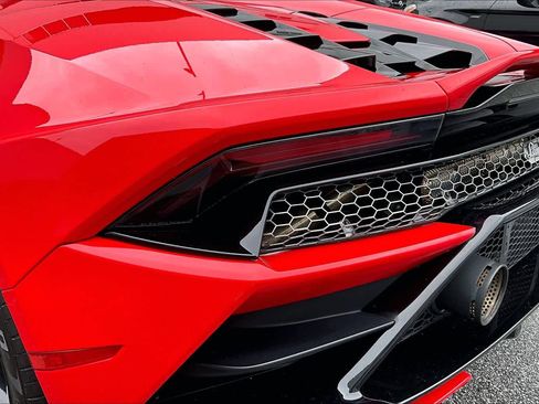 Used 2021 Lamborghini Huracan EVO RWD image 25