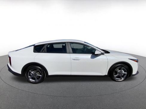 Used 2025 Kia K4 LXS image 16