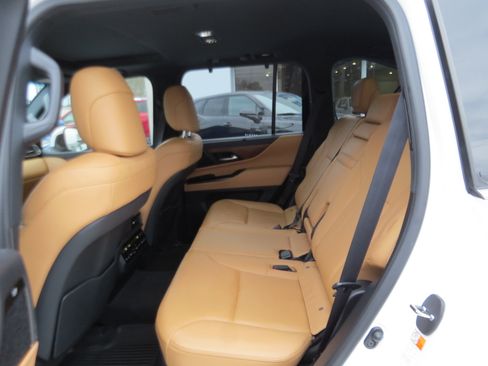 Used 2024 Lexus LX 600 4WD w/ Luxury Package image 13