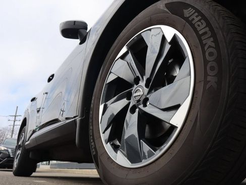 Certified 2025 Nissan Rogue SV AWD/4WD image 10