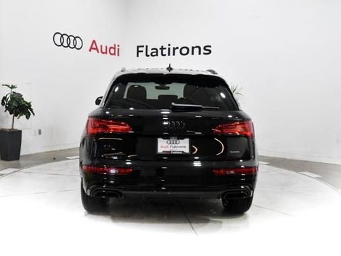 Used 2024 Audi Q5 2.0T Premium w/ Summer of Audi Package AWD/4WD image 9
