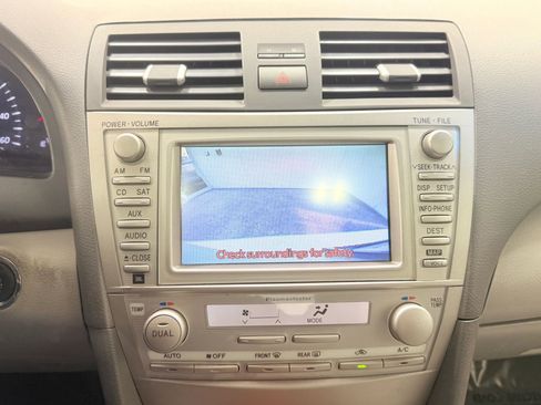 Used 2011 Toyota Camry XLE w/ SE/XLE Extra-Value Pkg image 16