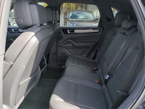Used 2019 Porsche Cayenne S image 14