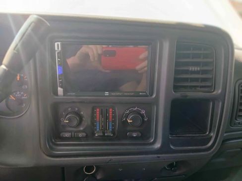 Used 2003 Chevrolet Avalanche 4x4 w/ Suspension Package, Off-Road image 11