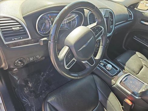 Used 2018 Chrysler 300 Limited image 10
