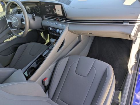 Used 2024 Hyundai Elantra SEL w/ Convenience Package FWD image 21