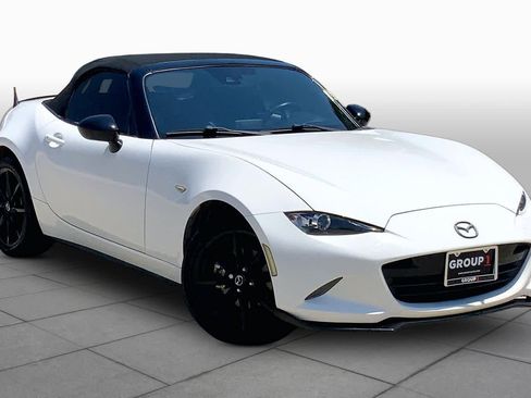 Used 2021 MAZDA MX-5 Miata Club RWD image 3