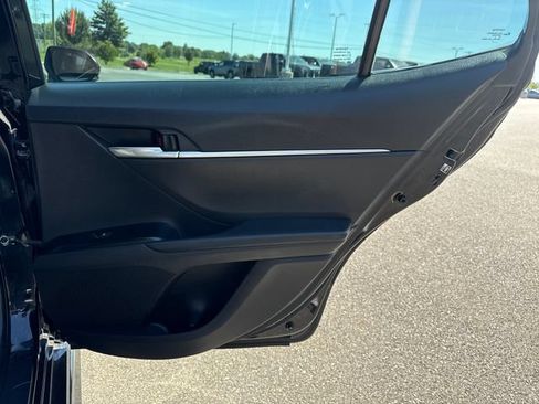 Used 2019 Toyota Camry SE w/ Convenience Package FWD image 13